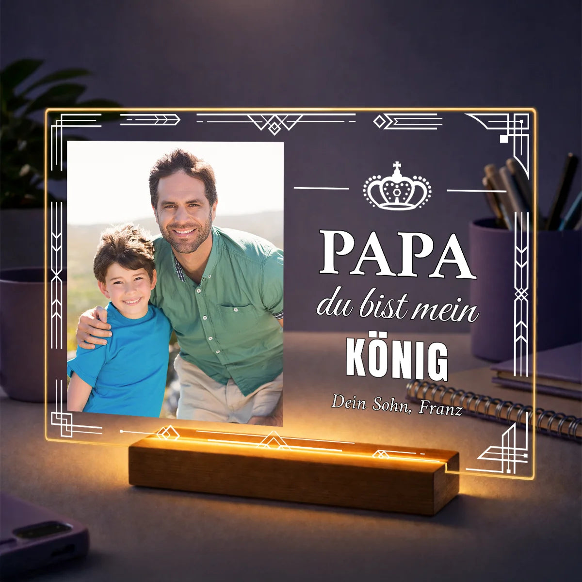 Personalisiertes Foto auf Acrylglas für Papa mit der Widmung „Papa, du bist mein König“ und einem gemeinsamen Foto von Vater und Sohn.