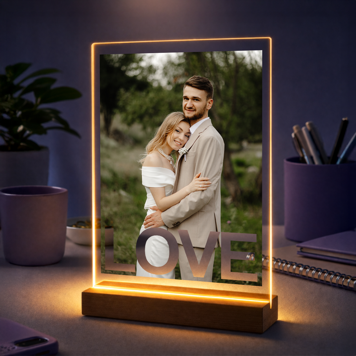 Geschenk für Paare zum Jahrestag – personalisiertes Foto auf Acrylglas mit LOVE-Schriftzug