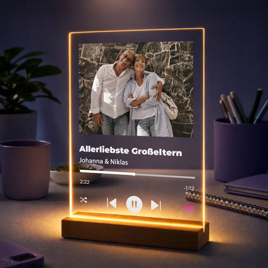 Geschenkidee für Großeltern zum Großelterntag – Foto auf Glas mit Text und Namen der Großeltern