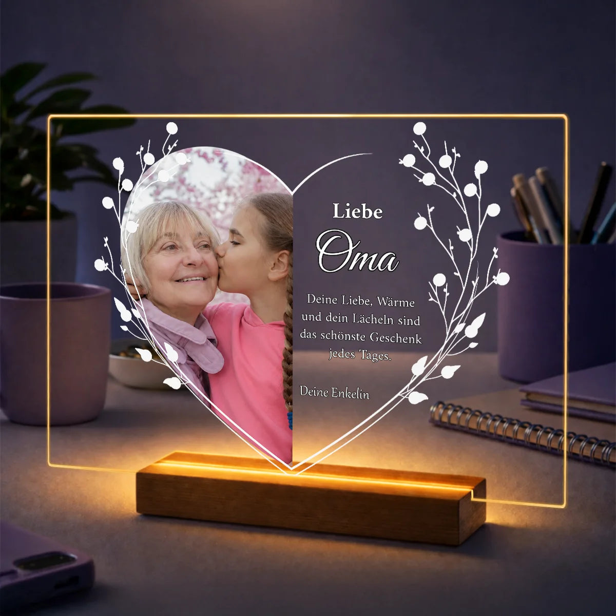 Personalisierter Druck auf Acrylglas für Oma mit Foto der Enkelin, Herzmotiv und einer rührenden Widmung voller Liebe und Wärme.