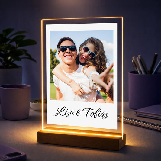 Personalisiertes Retro-Foto auf Acrylglas – Jahrestag Geschenk für Paare mit eigenem Foto und Namen im Polaroid-Stil