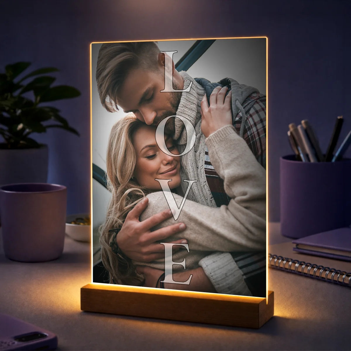 Originelles Geschenk für ein Paar zum Jahrestag – Foto auf Acrylglas mit dem Schriftzug LOVE